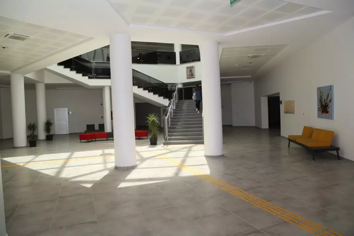 Erciyes Üniversitesi Tıp Fakültesi Merkez Derslikler Binası